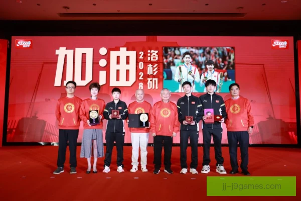 西汉姆联球迷慈善活动，社区温暖持续传递